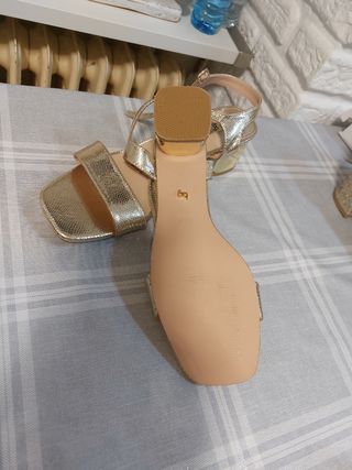 Sandalias doradas tacón 41