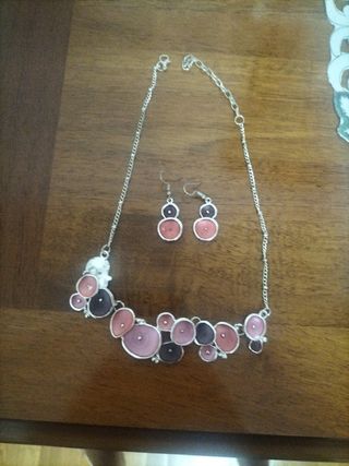 Collana e orecchini rosa e viola