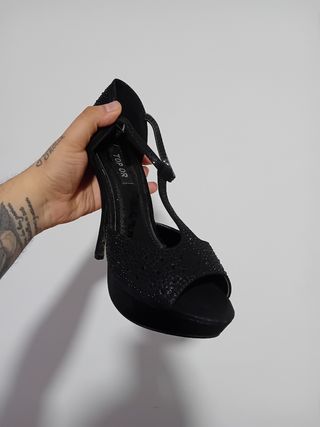 Sandalias negras tacón alto