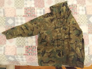 Chaqueta militar camuflaje sin usar