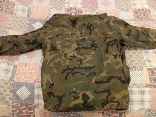 Chaqueta militar camuflaje sin usar