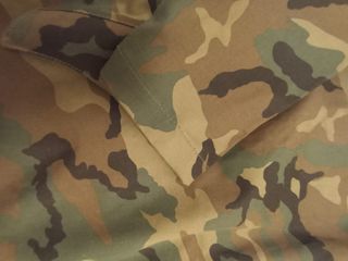 Chaqueta militar camuflaje sin usar