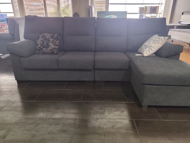 Sofá chaiselongue gris NUEVO!! Te lo llevamos.