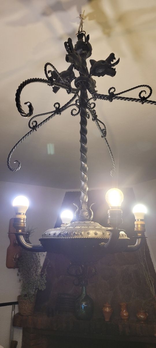 Lampara de hierro antigua