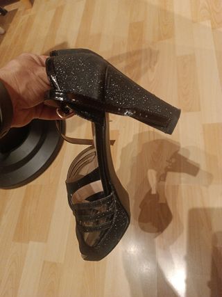 Tacones negros CHC Shoes