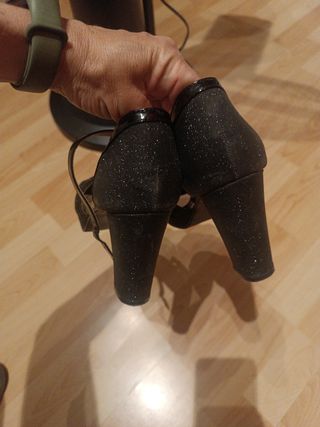 Tacones negros CHC Shoes