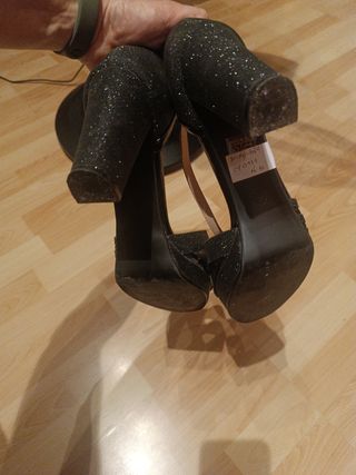 Tacones negros CHC Shoes