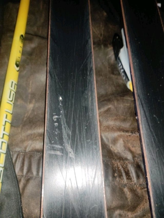 Esquí y botas de Quechua atomic.