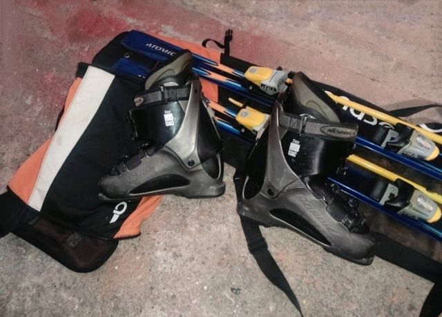 Esquí y botas de Quechua atomic.