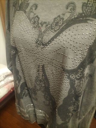 Maglia Grigia con Farfalla