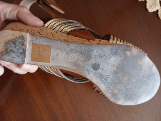 Sandalias cuña doradas