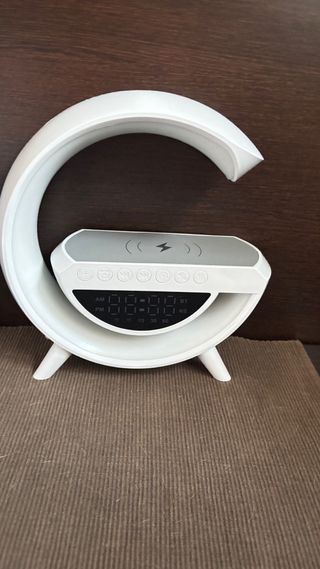Reloj despertador con cargador inalámbrico