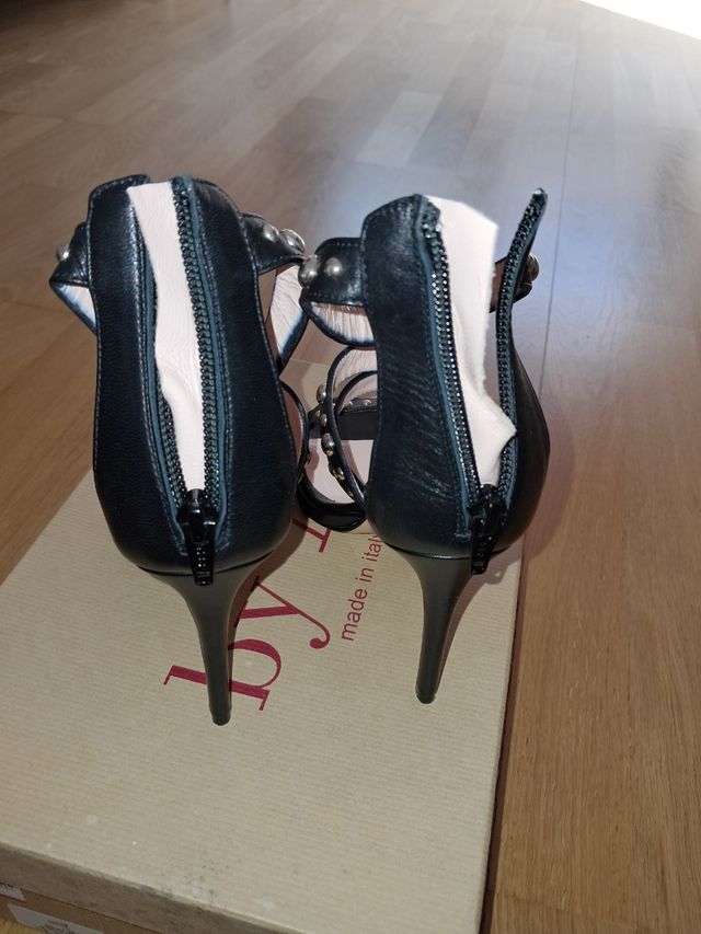 Zapatos tacón negros de piel