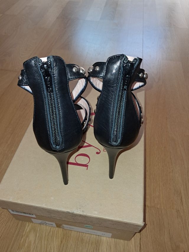 Zapatos tacón negros de piel