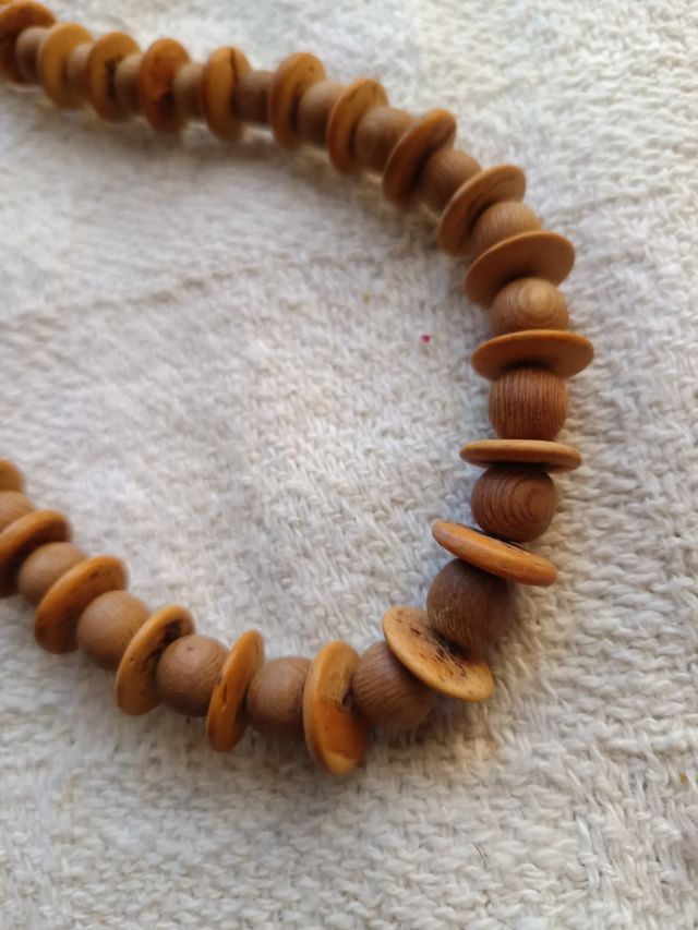 Collar madera beige-marrón