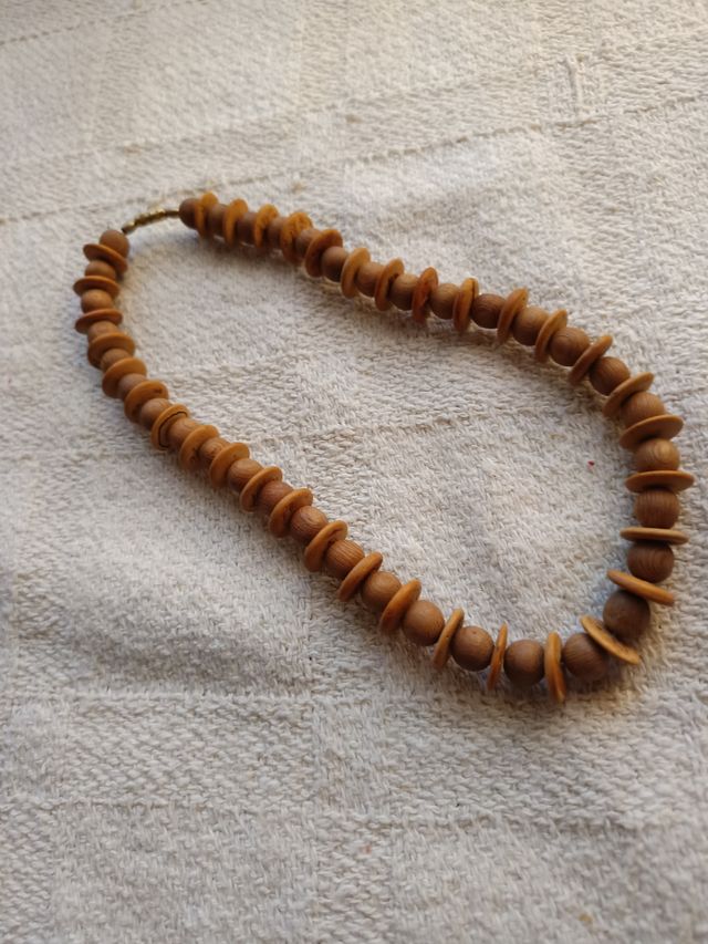 Collar madera beige-marrón