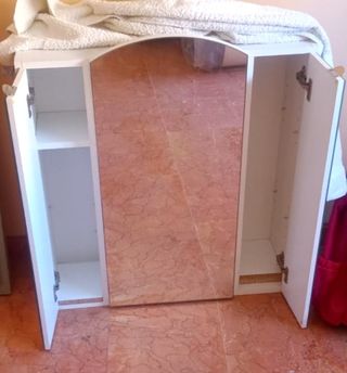 Mueble baño blanco con espejo