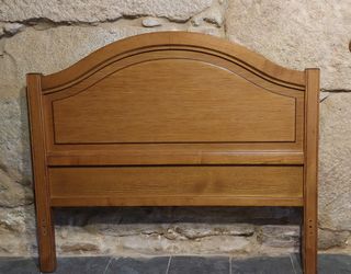 Cama de madera maciza y somier de lamina