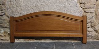 Cama de madera maciza y somier de lamina