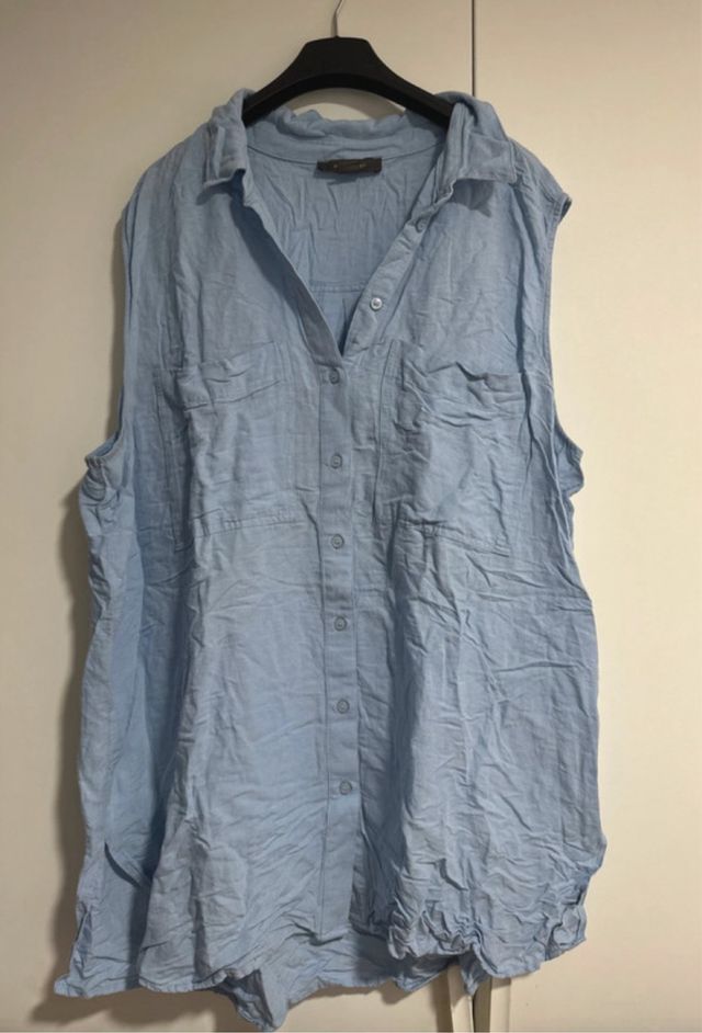 Camisa celeste sin mangas