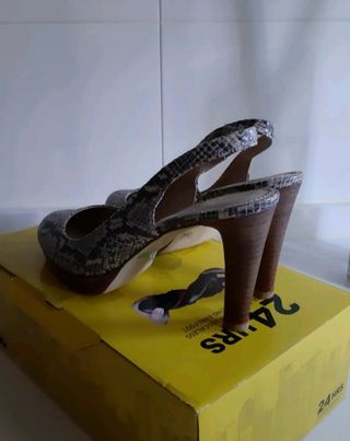 Zapatos tacón estampado NUEVO