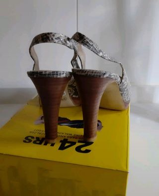 Zapatos tacón estampado NUEVO
