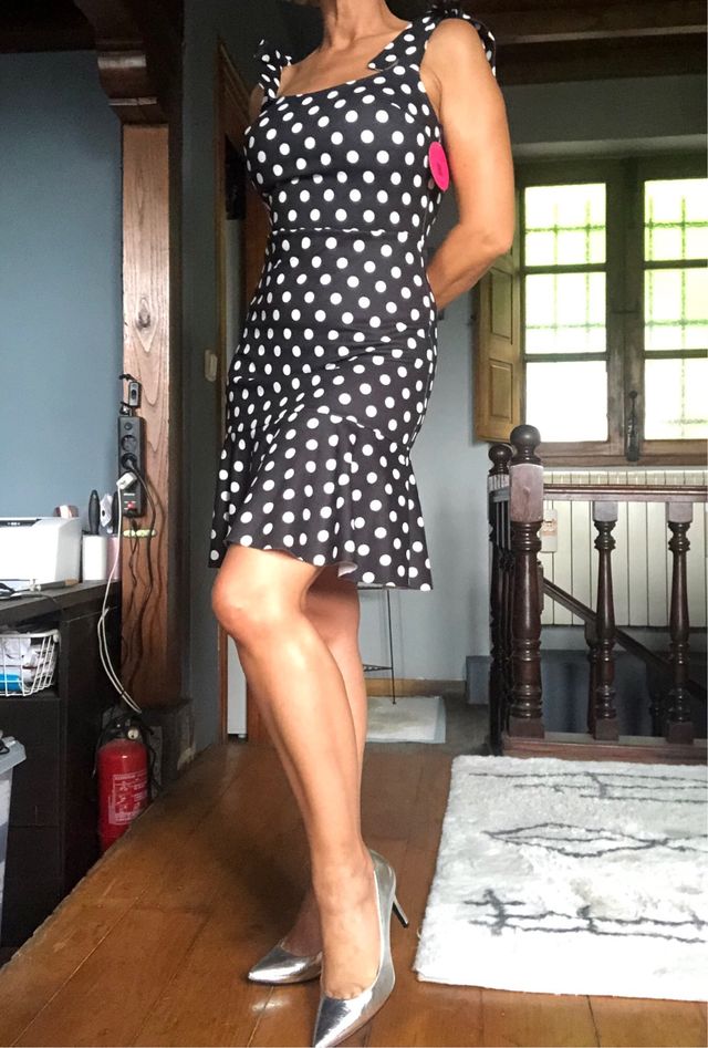 Vestido lunares blanco y negro