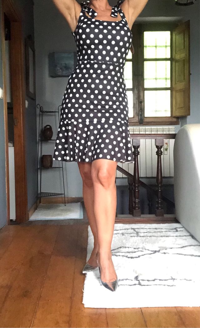 Vestido lunares blanco y negro