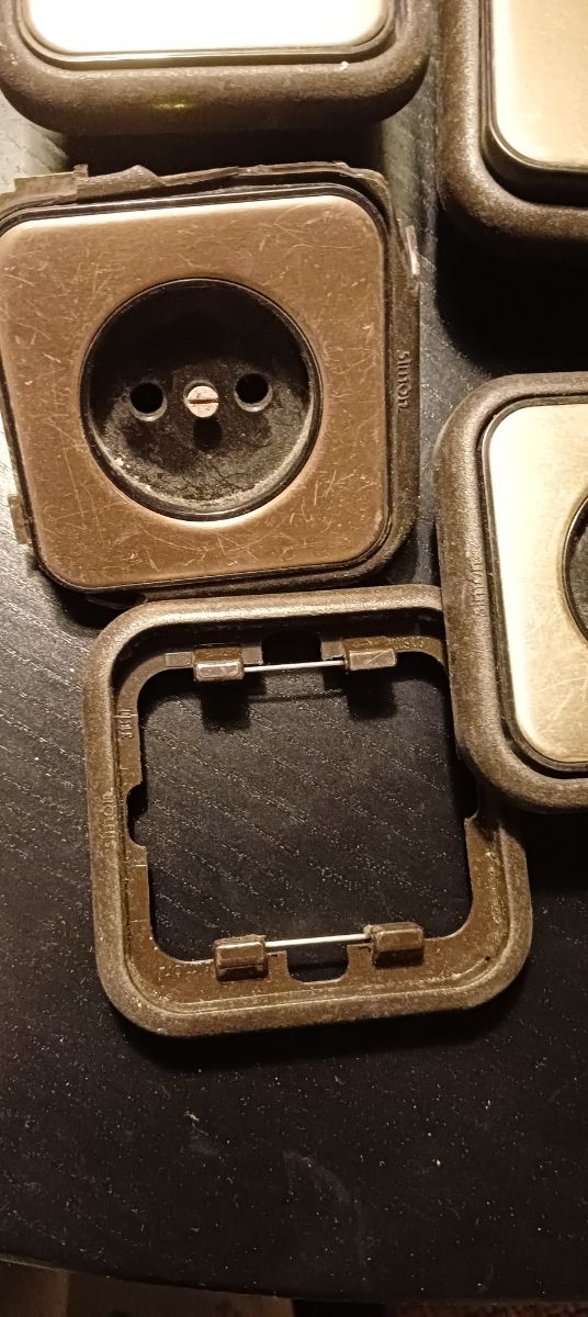 Enchufes y conmutadores antiguos