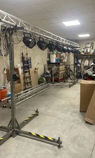 Truss + Patas Telescópicas Iluminación