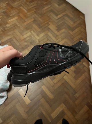 Scarpe sportive nere e rosa