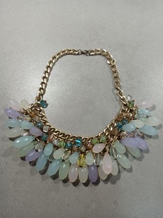 Collar multicolor con cuentas