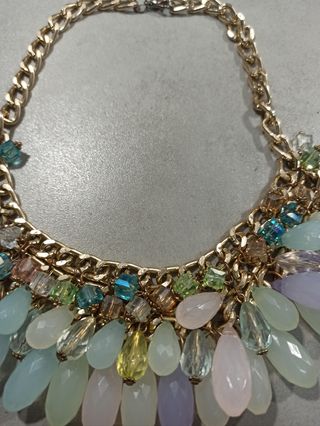Collar multicolor con cuentas