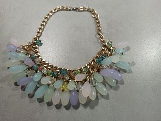 Collar multicolor con cuentas