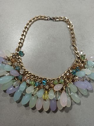 Collar multicolor con cuentas