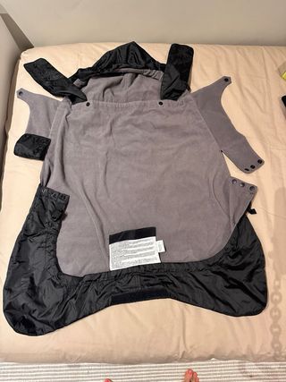 funda impermeable mochila Ergobaby