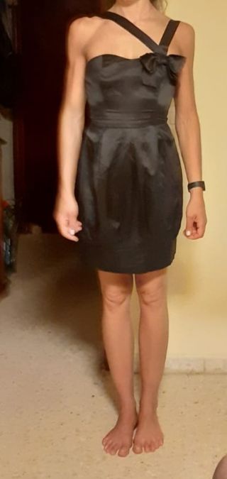 Vestido negro satinado