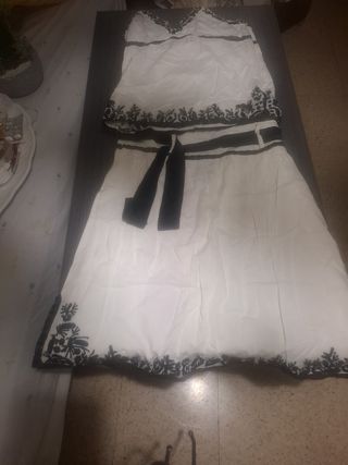 Conjunto falda y blusa blanco-negro, talla 40