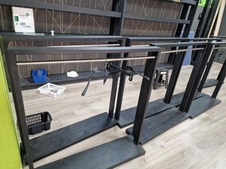 3 Percheros negros - metal y madera