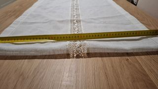 Tende  bianche a pacchetto,con inserto centrale