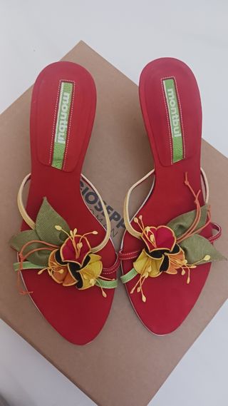 Sandalias Montbul rojas con flores