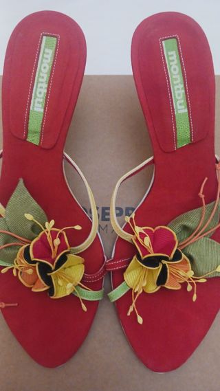 Sandalias Montbul rojas con flores