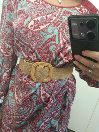 Vestido estampado paisley rojo y rosa
