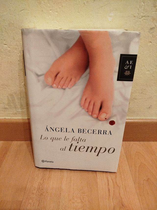 Lo que le falta al tiempo (Spanish Edition)