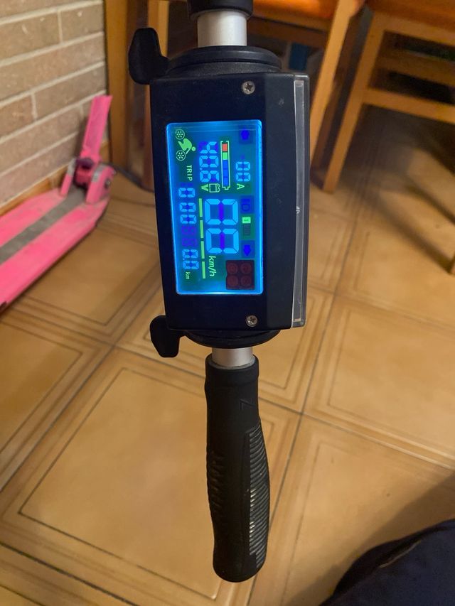 Patinete eléctrico ecoXtreme rosa