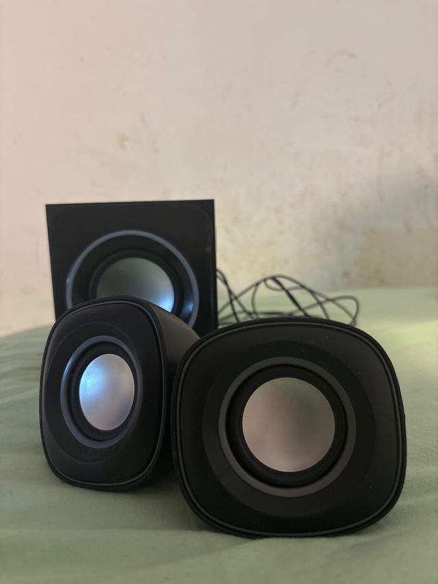 Altavoces 2.1 negros