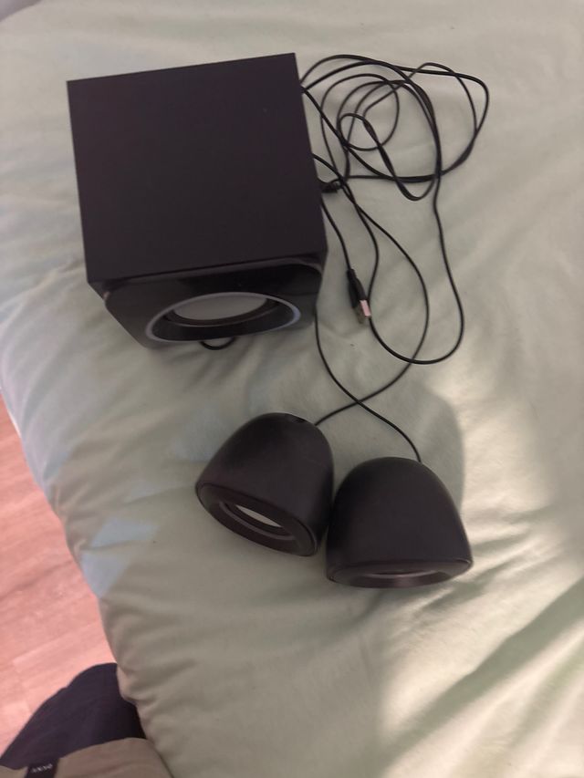 Altavoces 2.1 negros