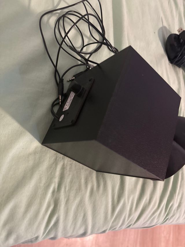 Altavoces 2.1 negros