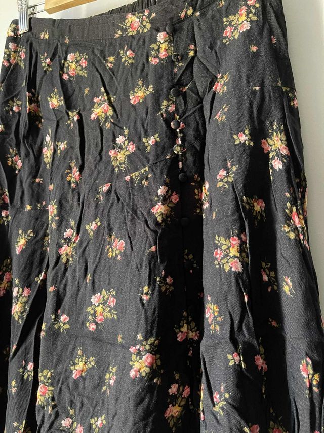 Saia Midi Floral Preta