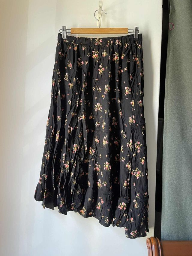 Saia Midi Floral Preta